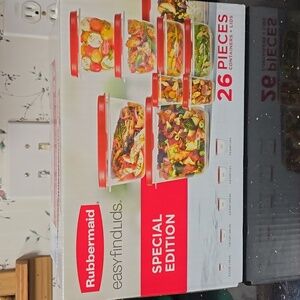 NIB. Rubbermaid Easy Find Lids Special Edition - Red